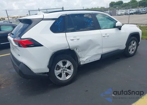 2021 Toyota Rav4 Xle z USA, uszkodzony, nr VIN 2T3W1RFV1MC136218